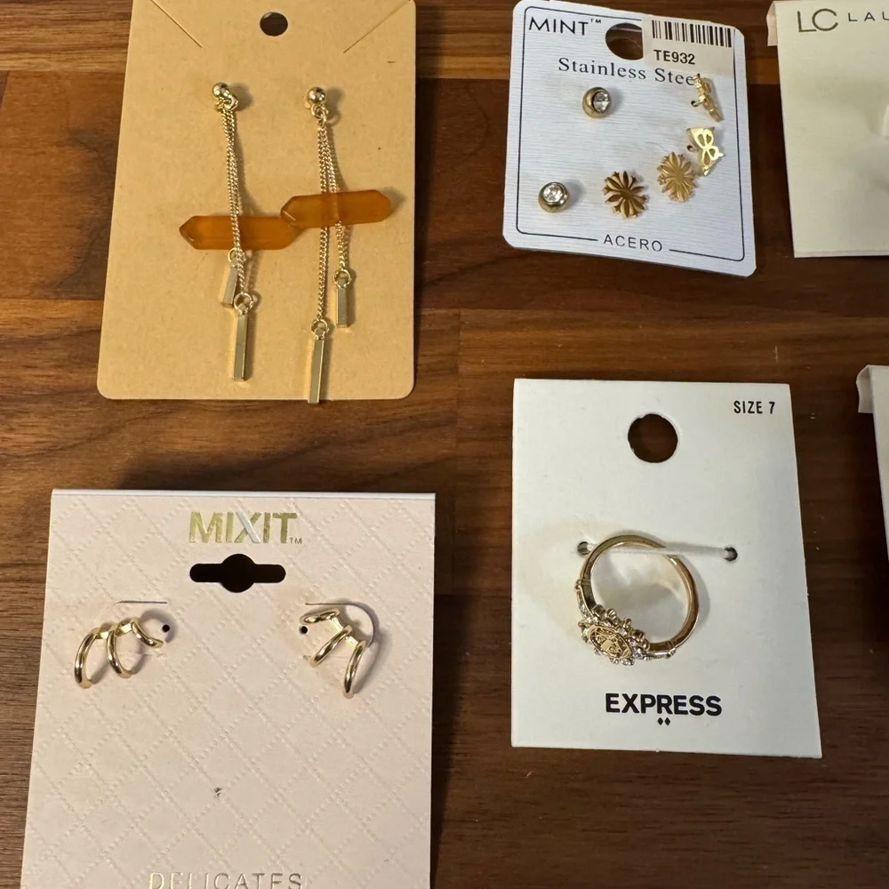 Bundle of Jewelry 16 pieces - retail $160+ - B3 - Picture 6 of 7